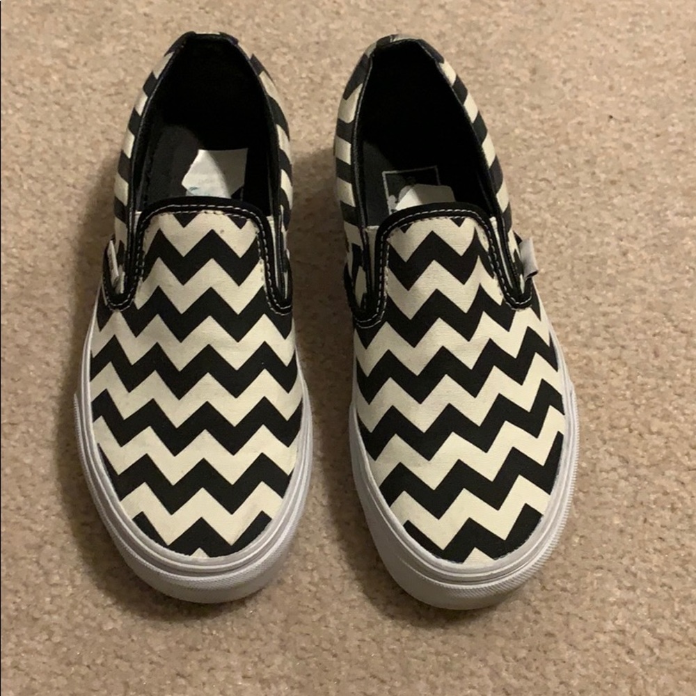Chevron black ivory white Vans